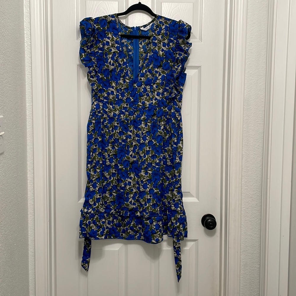 Floral Dress, size XL,‎ Tie Waist, deep v-neck, back zipper